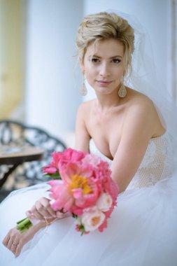 Güzellik gelin buketi ile