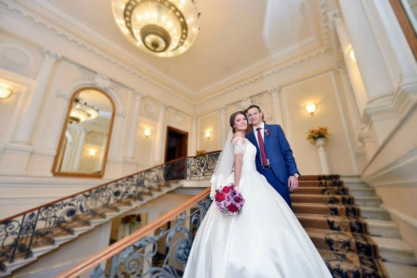 Matrimonio coppia indoor — Foto Stock