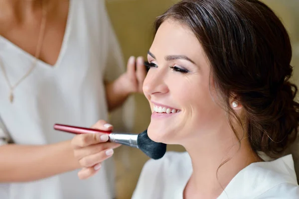 Artista maquillaje para novia —  Fotos de Stock