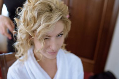 Güzellik gelin saç modeli ile