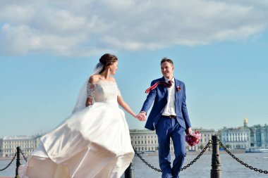 Çift birbirlerine holding