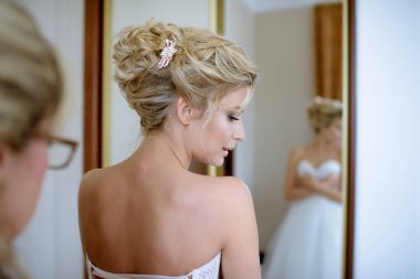 Nedime bağlama gelinlik