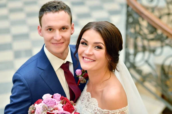 Hermosa boda pareja interior — Foto de Stock