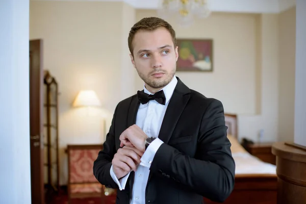 Handsome Groom wearing suit — Stock Photo, Image