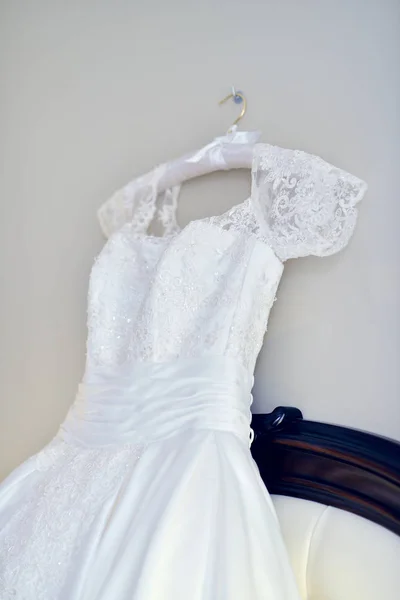 Hermoso vestido de novia — Foto de Stock