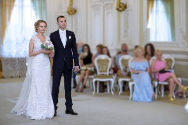 Güzellik gelin ve yakışıklı damat evlilik kaydetmek istediğiniz