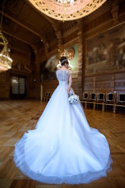 Güzellik gelin buketi ve dantel örtü kapalı ile gelin elbise