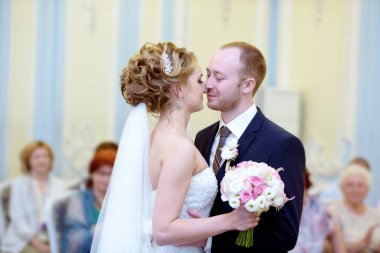 Güzellik gelin ve yakışıklı damat evlilik kaydetmek istediğiniz