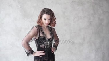 genç güzel model siyah iç çamaşırı