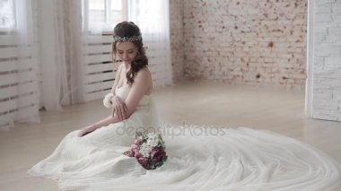 güzel genç kadın gelin buket çiçek studio poz ile