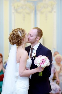 Güzellik gelin ve yakışıklı damat evlilik kaydetmek istediğiniz