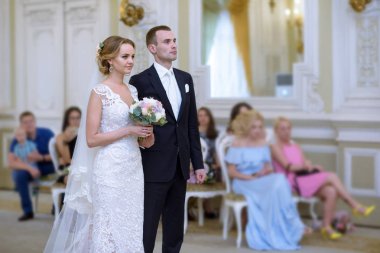 Güzellik gelin ve yakışıklı damat evlilik kaydetmek istediğiniz