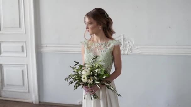 Schöne Junge Braut Wunderschönen Brautkleid — Stockvideo