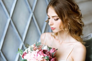 Tatlı esmer Gelin Moda düğün saç ve makyaj