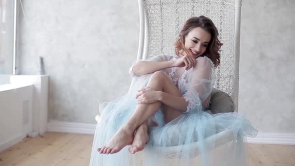 Jovem modelo bonito em lingerie — Vídeo de Stock