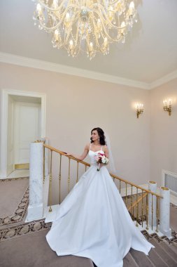 Güzellik gelin buketi ve dantel örtü kapalı ile gelin elbise