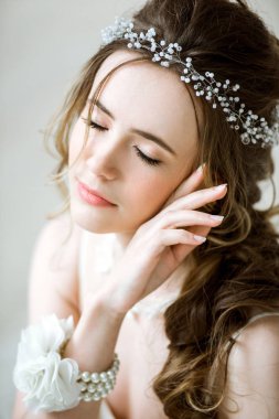 Tatlı esmer Gelin Moda düğün saç ve makyaj