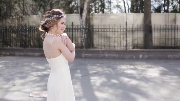 Bela Noiva Jovem Vestido Casamento Lindo — Vídeo de Stock