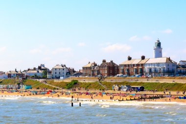 Seaside Cottages ve deniz feneri Southwold Beach