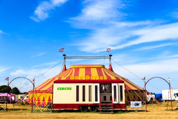 Sirk çadırı ve gişe