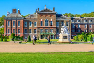 Queen Victoria Statue and Kensington Palace clipart