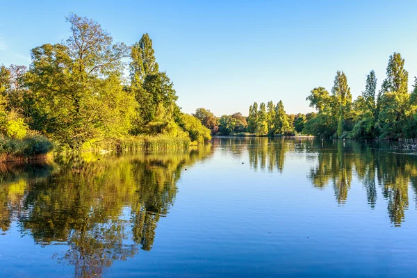 View of The Long Water in Hyde Park — Stock Photo, Image