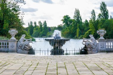 Hyde Park'ta İtalyan bahçeleri