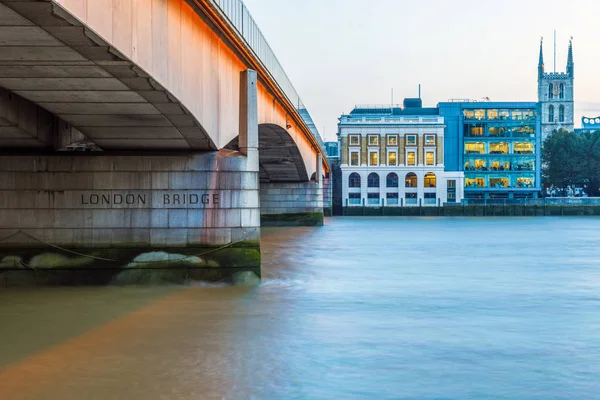 Edificios de oficinas de London Bridge y Riverside — Foto de Stock