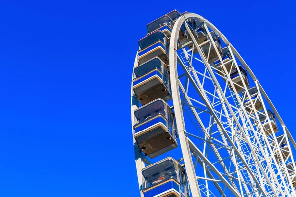 Giant Observation Wheel in Winter Wonderland — Stock Photo, Image
