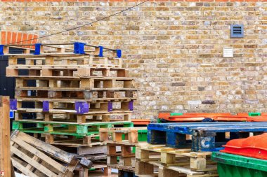 Ahşap palet yığını 