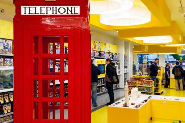 Lego tuğla inşa kırmızı telefon kulübesi