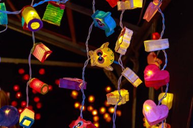 Peri ışıkları Noel pazarı ekranda