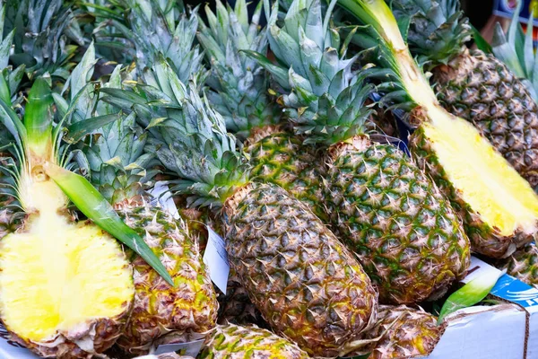 Fresh pineapples on display at Borough Market — Stock Photo, Image
