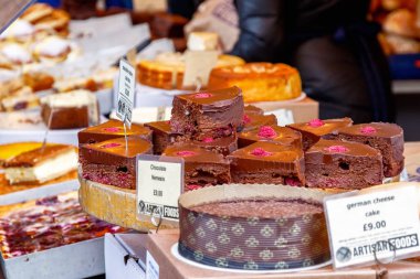 Çikolata Ahududu cake dilim Borough Market ekranda