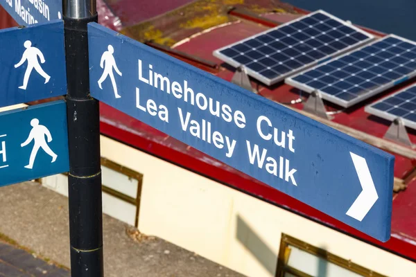 Limehouse Cut and Lea Valley Walk street sign — Stock Photo, Image