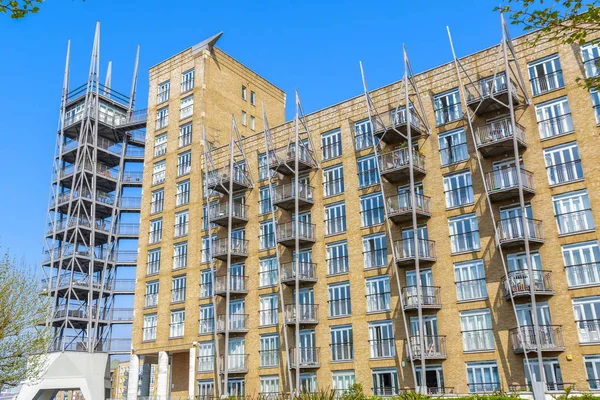Riverside flats in Canary Wharf Stockfoto