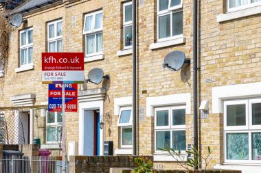 Satılık işaretlere İngilizce townhouse dışında