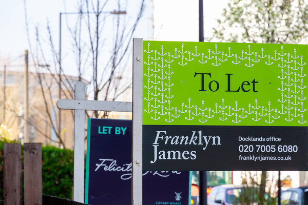 Разрешить вывески возле английского дома игрушек
