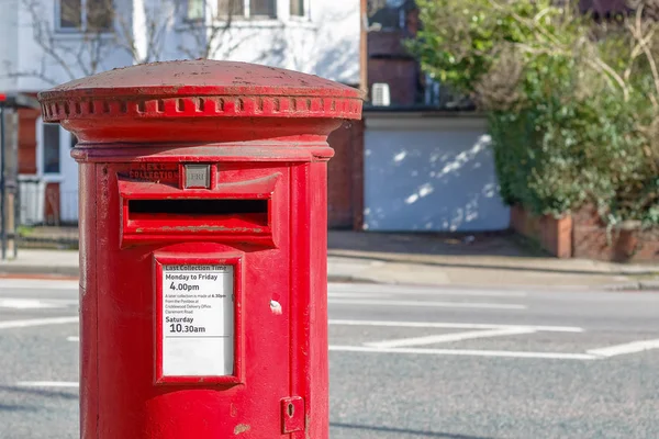 Iconic red English post box — Stock Photo, Image