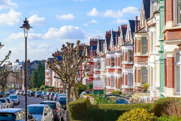 Typical English terraced houses in West Hampstead, London — Stock Photo, Image