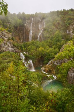 Plitvice Gölleri Hırvatistan orta kısmında görüntüleyin