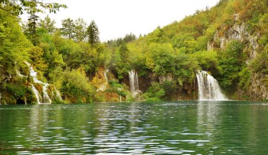 Plitvice Gölleri Hırvatistan orta kısmında görüntüleyin