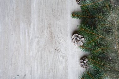 Ahşap ışıkları ağaç ve ışıltı bokeh xmas ile Noel arka plan arka plan bez. Neşeli Noel kartı. Kış tatil Tema. Yeni Yılınız Kutlu Olsun. Metin için yer. İyi Bayramlar