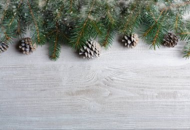 Ahşap ışıkları ağaç ve ışıltı bokeh xmas ile Noel arka plan arka plan bez. Neşeli Noel kartı. Kış tatil Tema. Yeni Yılınız Kutlu Olsun. Metin için yer. İyi Bayramlar