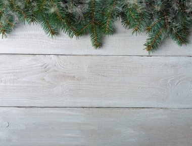 Ahşap ışıkları ağaç ve ışıltı bokeh xmas ile Noel arka plan arka plan bez. Neşeli Noel kartı. Kış tatil Tema. Yeni Yılınız Kutlu Olsun. Metin için yer. İyi Bayramlar