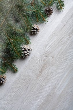Ahşap ışıkları ağaç ve ışıltı bokeh xmas ile Noel arka plan arka plan bez. Neşeli Noel kartı. Kış tatil Tema. Yeni Yılınız Kutlu Olsun. Metin için yer. İyi Bayramlar