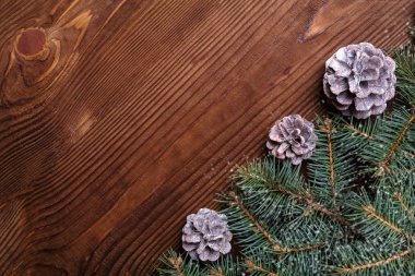 Ahşap ışıkları ağaç ve ışıltı bokeh xmas ile Noel arka plan arka plan bez. Neşeli Noel kartı. Kış tatil Tema. Yeni Yılınız Kutlu Olsun. Metin için yer. İyi Bayramlar