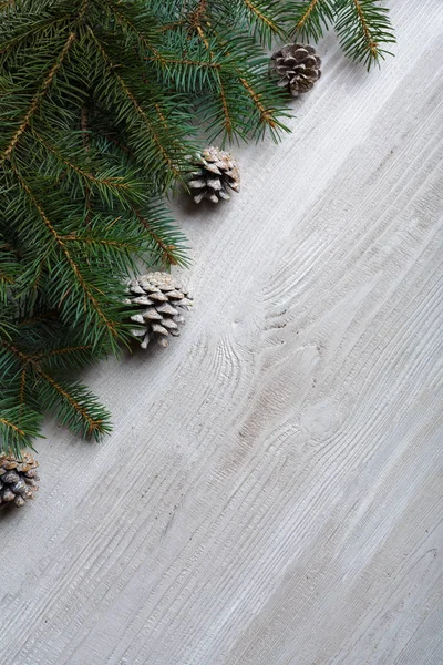 Ahşap ışıkları ağaç ve ışıltı bokeh xmas ile Noel arka plan arka plan bez. Neşeli Noel kartı. Kış tatil Tema. Yeni Yılınız Kutlu Olsun. Metin için yer. İyi Bayramlar