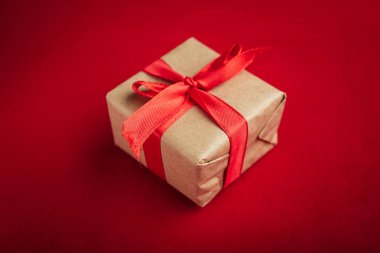 Ahşap ışıkları ağaç ve ışıltı bokeh xmas ile Noel arka plan arka plan bez. Neşeli Noel kartı. Kış tatil Tema. Yeni Yılınız Kutlu Olsun. Metin için yer. İyi Bayramlar