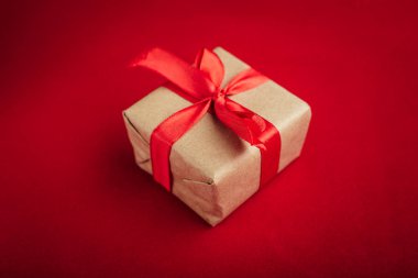Ahşap ışıkları ağaç ve ışıltı bokeh xmas ile Noel arka plan arka plan bez. Neşeli Noel kartı. Kış tatil Tema. Yeni Yılınız Kutlu Olsun. Metin için yer. İyi Bayramlar
